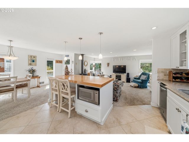 610 S ANCHOR St, Rockaway Beach, OR 97136