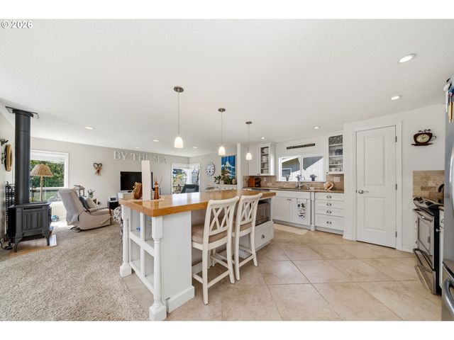 610 S ANCHOR St, Rockaway Beach, OR 97136