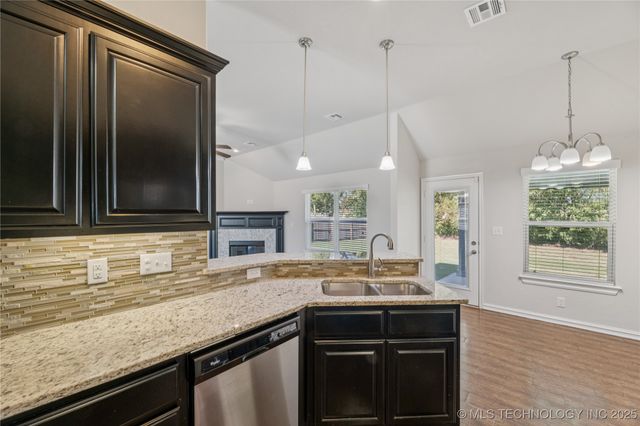 6261 E 146th Street S, Bixby, OK 74008