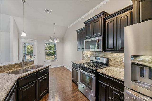 6261 E 146th Street S, Bixby, OK 74008