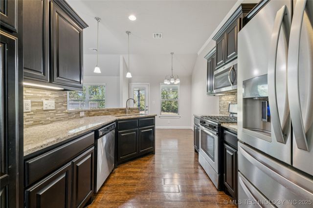 6261 E 146th Street S, Bixby, OK 74008