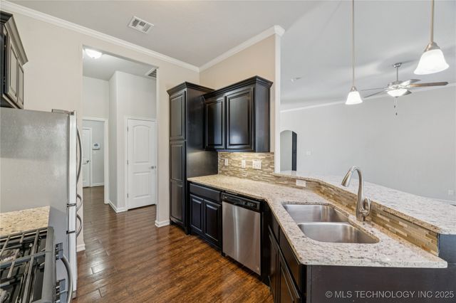 6261 E 146th Street S, Bixby, OK 74008