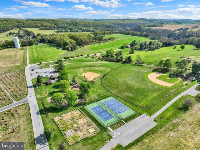 3165 REXWOOD DR, Glen Rock, PA 17327