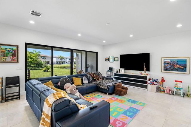8381 Fishers Island Way, Boca Raton, FL 33434