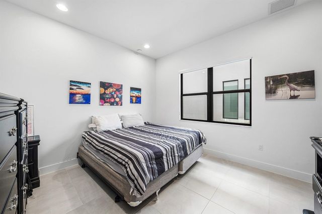 8381 Fishers Island Way, Boca Raton, FL 33434