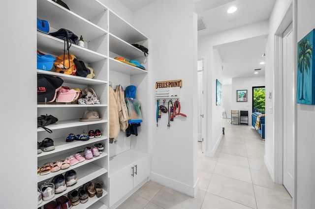 8381 Fishers Island Way, Boca Raton, FL 33434
