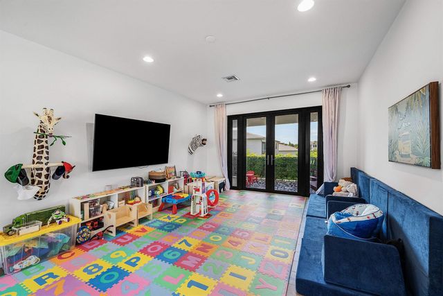 8381 Fishers Island Way, Boca Raton, FL 33434