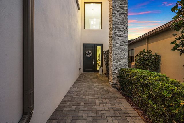 8381 Fishers Island Way, Boca Raton, FL 33434