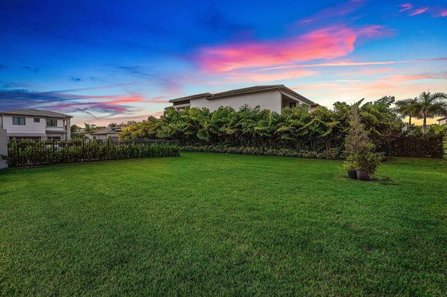 8381 Fishers Island Way, Boca Raton, FL 33434