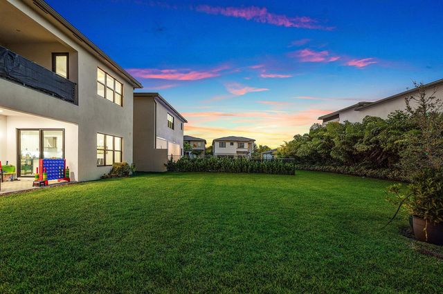 8381 Fishers Island Way, Boca Raton, FL 33434