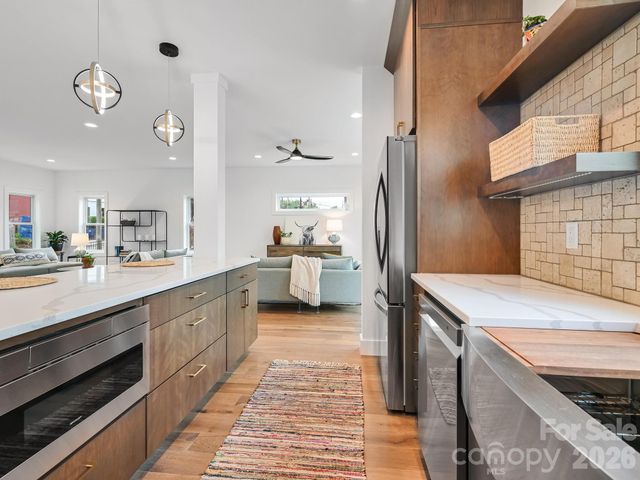 18 Sand Hill Road, Asheville, NC 28806