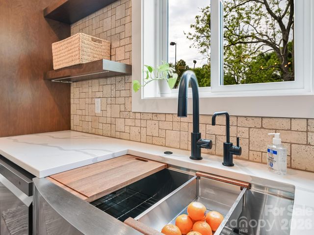18 Sand Hill Road, Asheville, NC 28806
