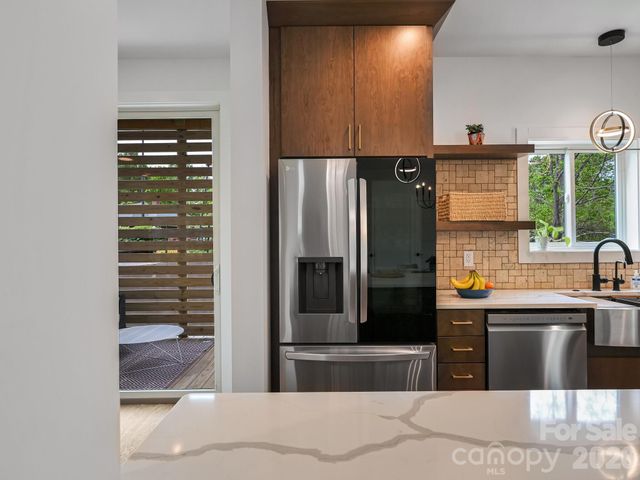 18 Sand Hill Road, Asheville, NC 28806
