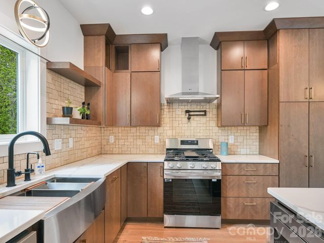 18 Sand Hill Road, Asheville, NC 28806