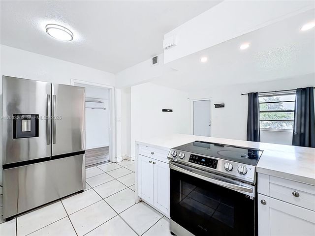 1838 Lauderdale Manor Dr, Fort Lauderdale, FL 33311