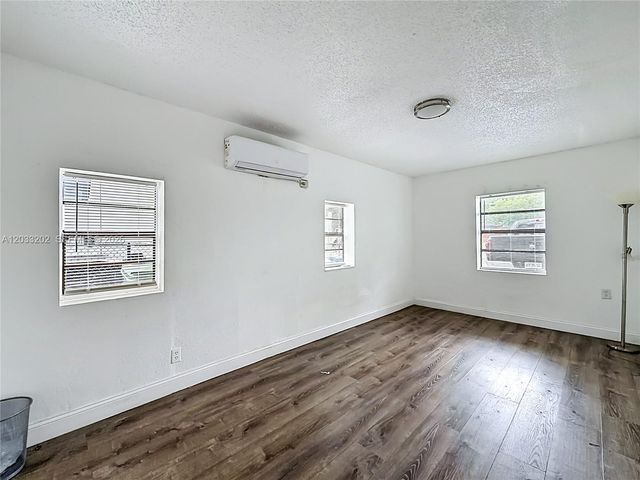 1838 Lauderdale Manor Dr, Fort Lauderdale, FL 33311