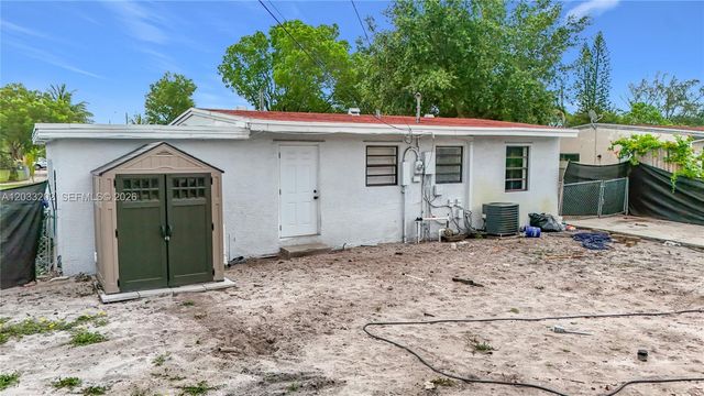 1838 Lauderdale Manor Dr, Fort Lauderdale, FL 33311