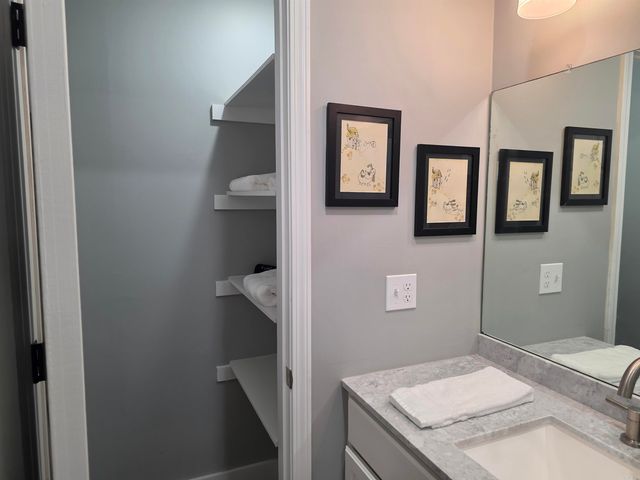 1000 Twin Coves Circle, Greers Ferry, AR 72067