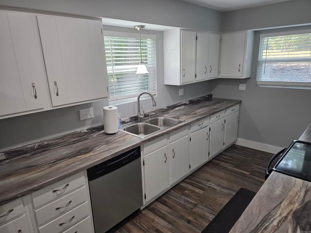 1000 Twin Coves Circle, Greers Ferry, AR 72067