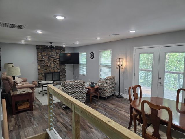 1000 Twin Coves Circle, Greers Ferry, AR 72067