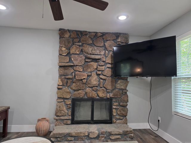 1000 Twin Coves Circle, Greers Ferry, AR 72067