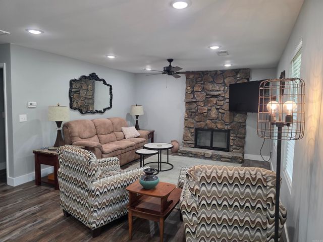 1000 Twin Coves Circle, Greers Ferry, AR 72067