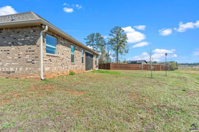 122 Blue Dunn Circle, Perry, GA 31069