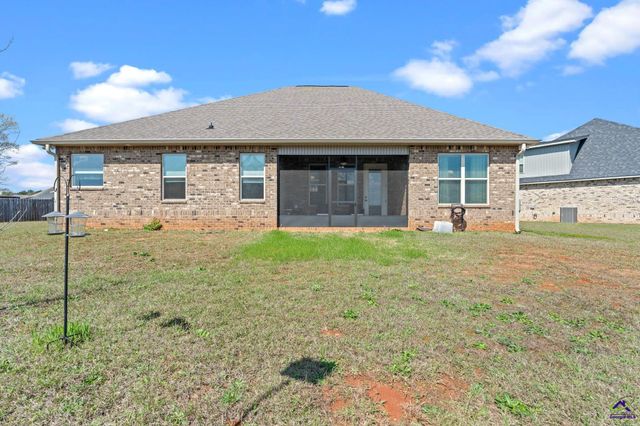 122 Blue Dunn Circle, Perry, GA 31069