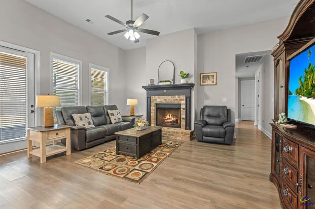 122 Blue Dunn Circle, Perry, GA 31069