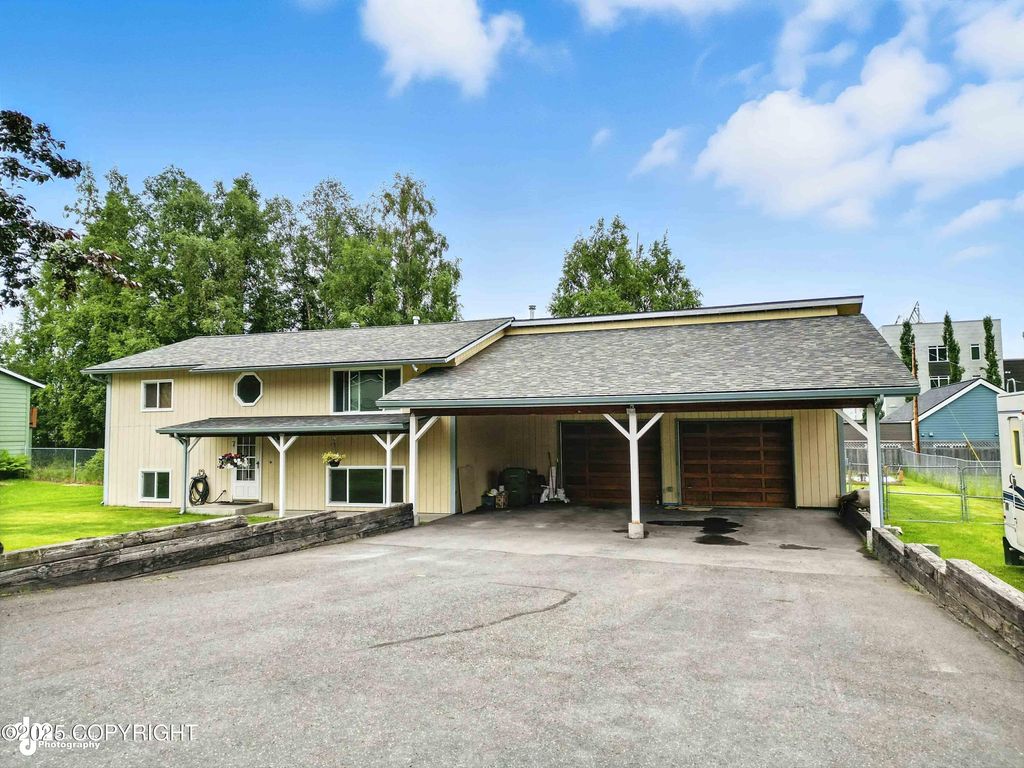 11524 Lower Sunny Circle, Eagle River, AK 99577
