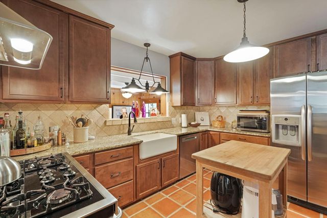 1040 Willora Rd, Stockton, CA 95207