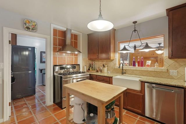 1040 Willora Rd, Stockton, CA 95207
