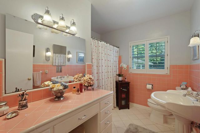 1040 Willora Rd, Stockton, CA 95207