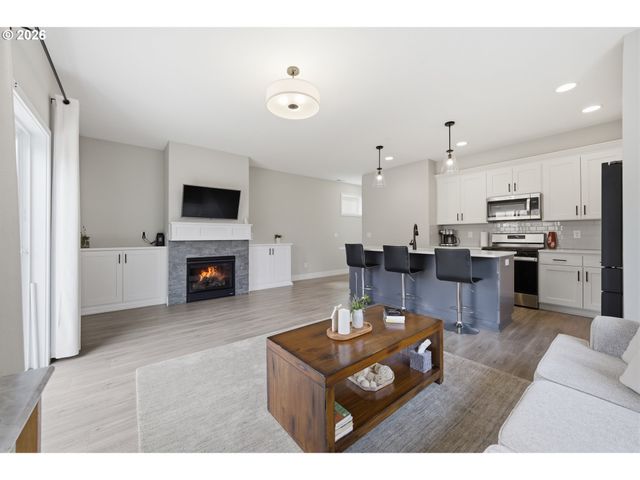 165 W BARBARAS Way, Newberg, OR 97132