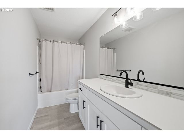 165 W BARBARAS Way, Newberg, OR 97132