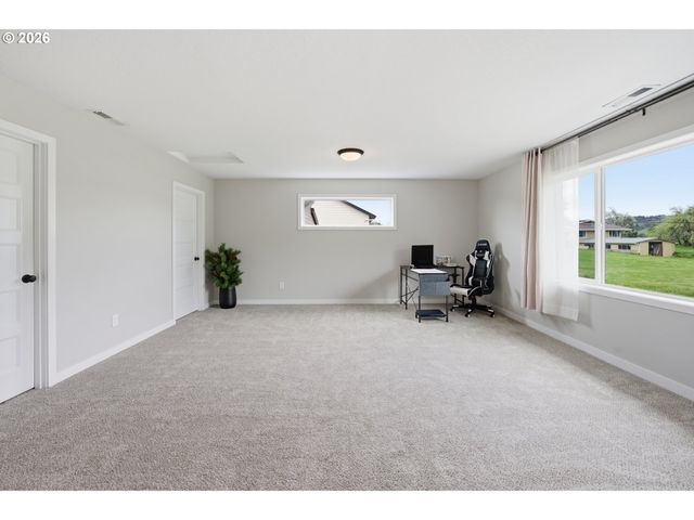 165 W BARBARAS Way, Newberg, OR 97132