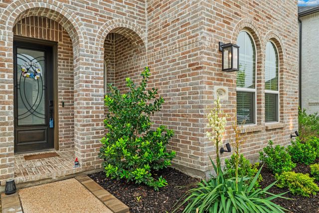 1004 Goldenrod Drive, Crowley, TX 76036