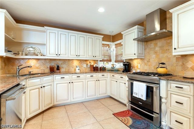 59 Grey Wing PT, Naples, FL 34113