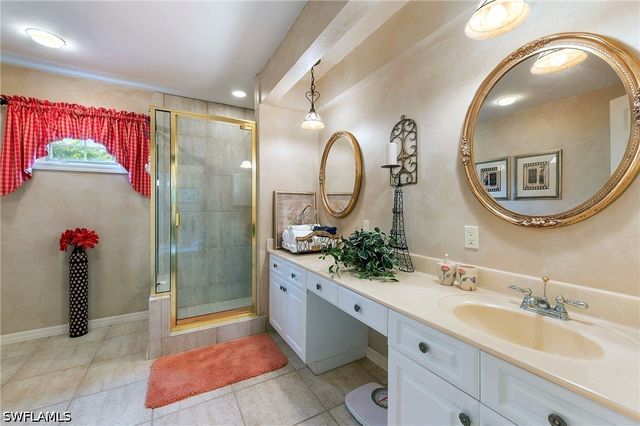 59 Grey Wing PT, Naples, FL 34113