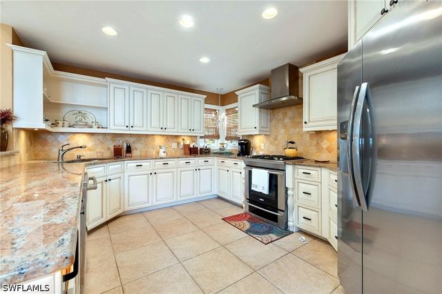 59 Grey Wing PT, Naples, FL 34113
