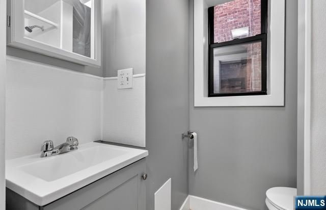 220 3rd Street 15, Passaic, NJ 07055