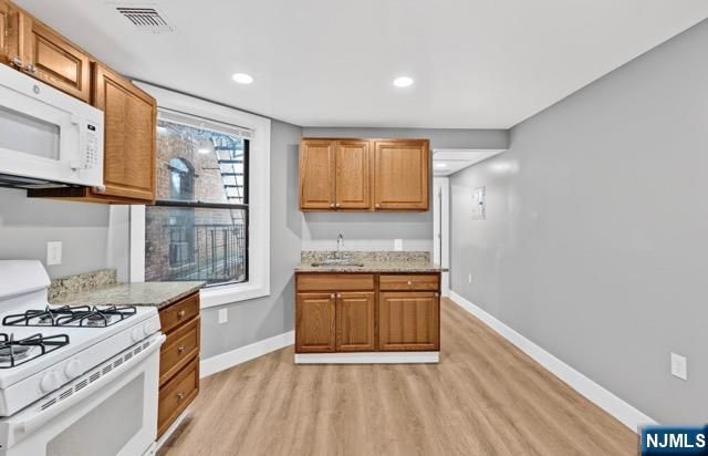 220 3rd Street 15, Passaic, NJ 07055