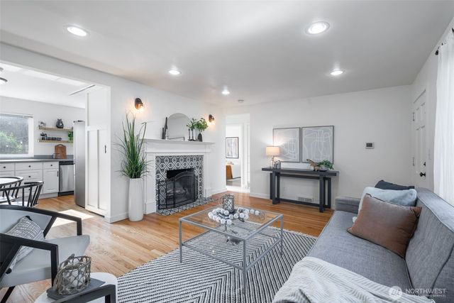 10617 39th Avenue SW, Seattle, WA 98146