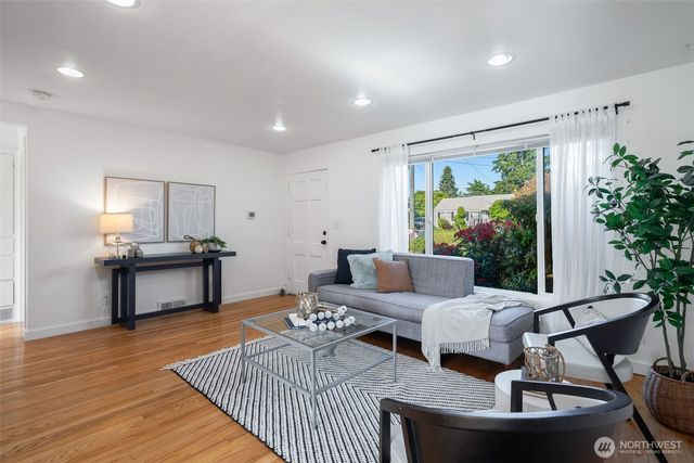 10617 39th Avenue SW, Seattle, WA 98146