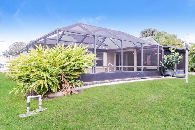 820 SW Dalton Ave, Port St. Lucie, FL 34953