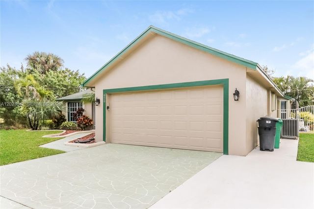 820 SW Dalton Ave, Port St. Lucie, FL 34953