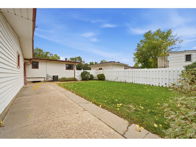 1542 W 16th St, Loveland, CO 80538