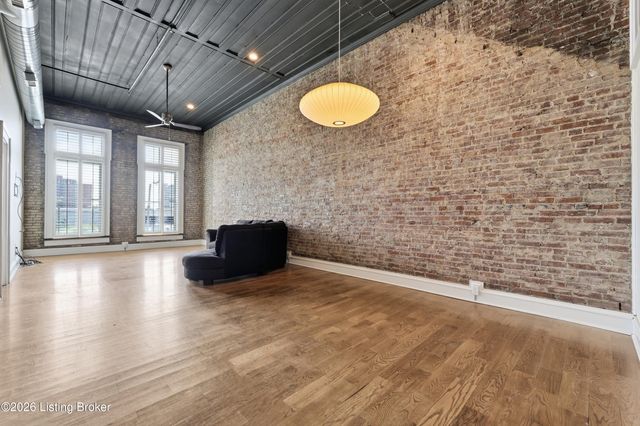 415 E Market St 201, Louisville, KY 40202