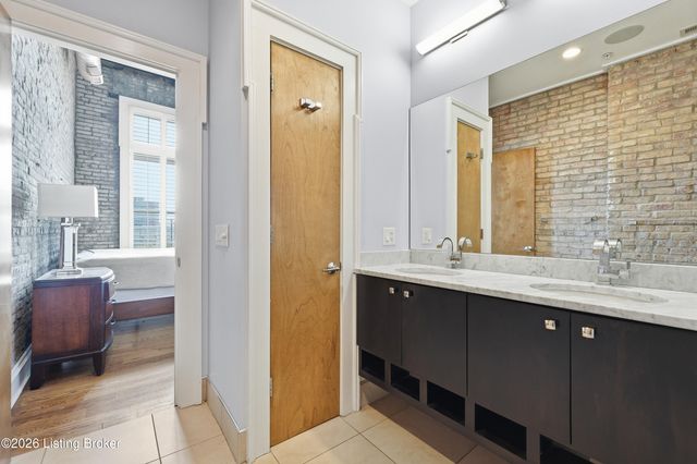 415 E Market St 201, Louisville, KY 40202
