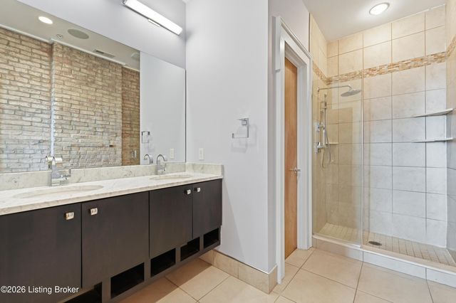 415 E Market St 201, Louisville, KY 40202